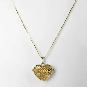 Gargantilha Coração Love com Fecho Folheado a Ouro 18k